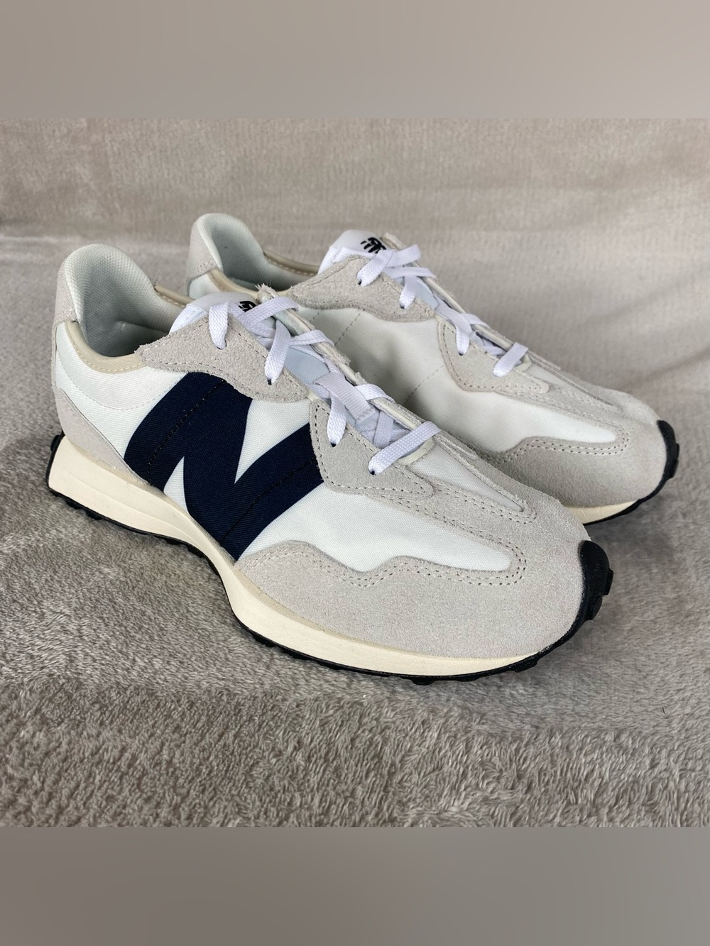 New Balance 327 Kids 4 Womens 5.5 Sea Salt White Black Running Shoes GS327FE NEW